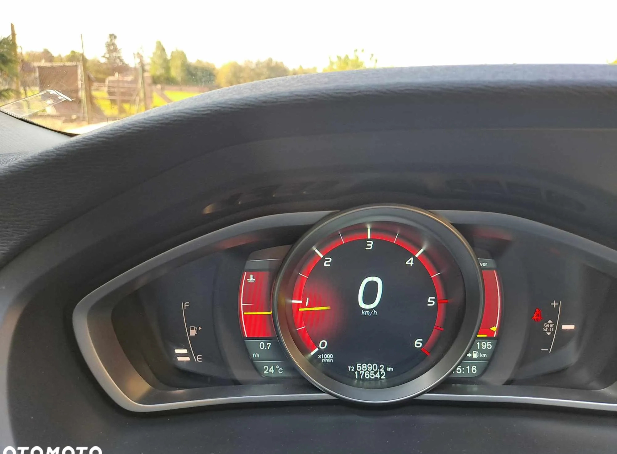 Volvo V40 cena 32000 przebieg: 176000, rok produkcji 2013 z Kępno małe 154